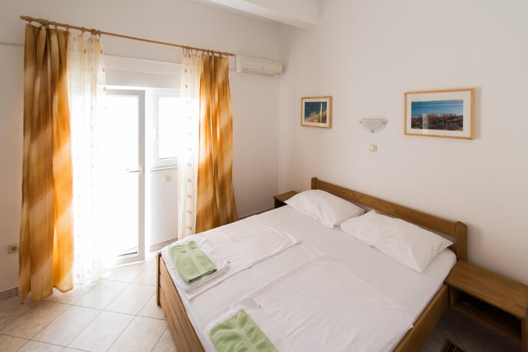 Bed And Breakfast Pero 3 Min Walk To The Beach Lokva Rogoznica Exterior foto