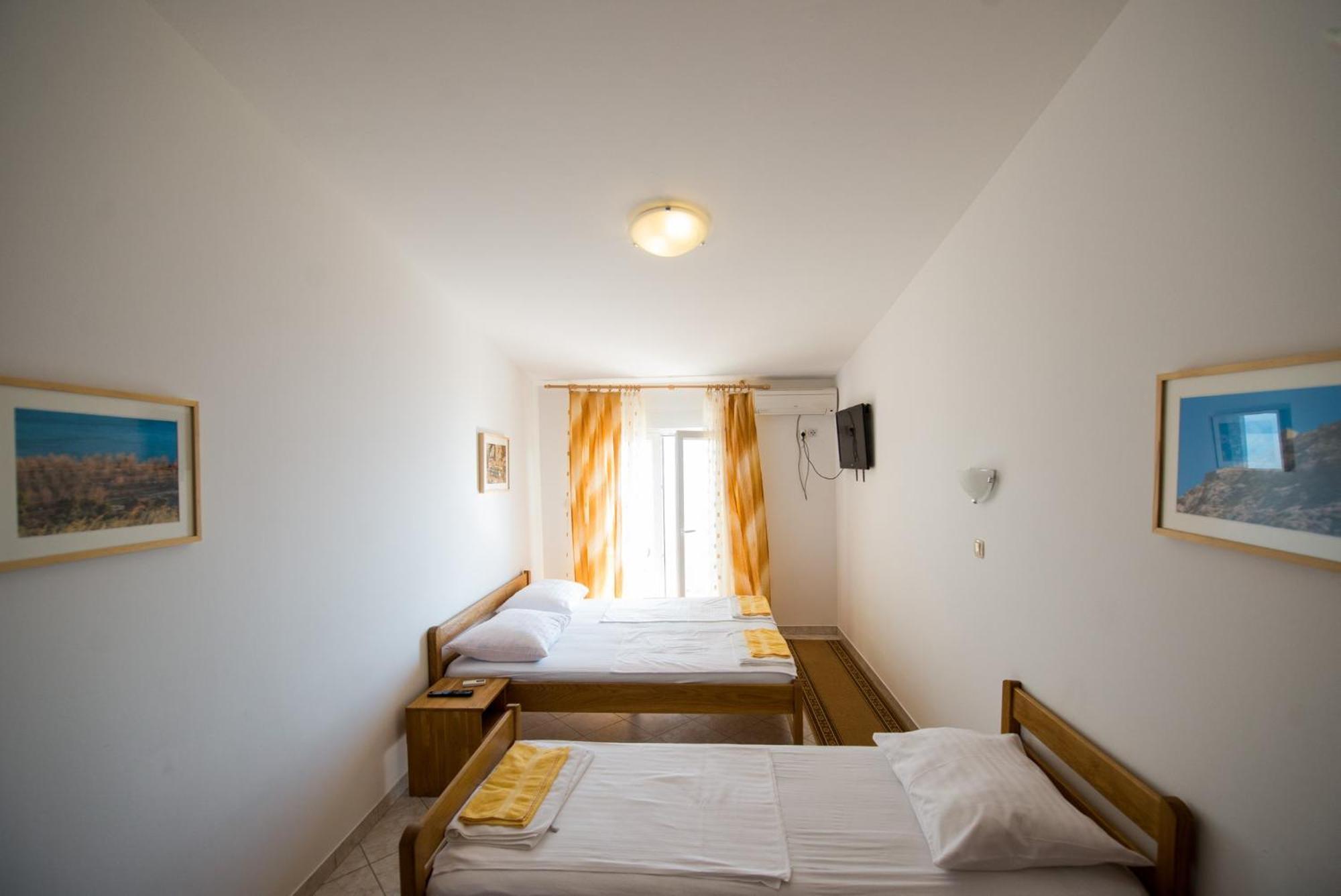 Bed And Breakfast Pero 3 Min Walk To The Beach Lokva Rogoznica Exterior foto