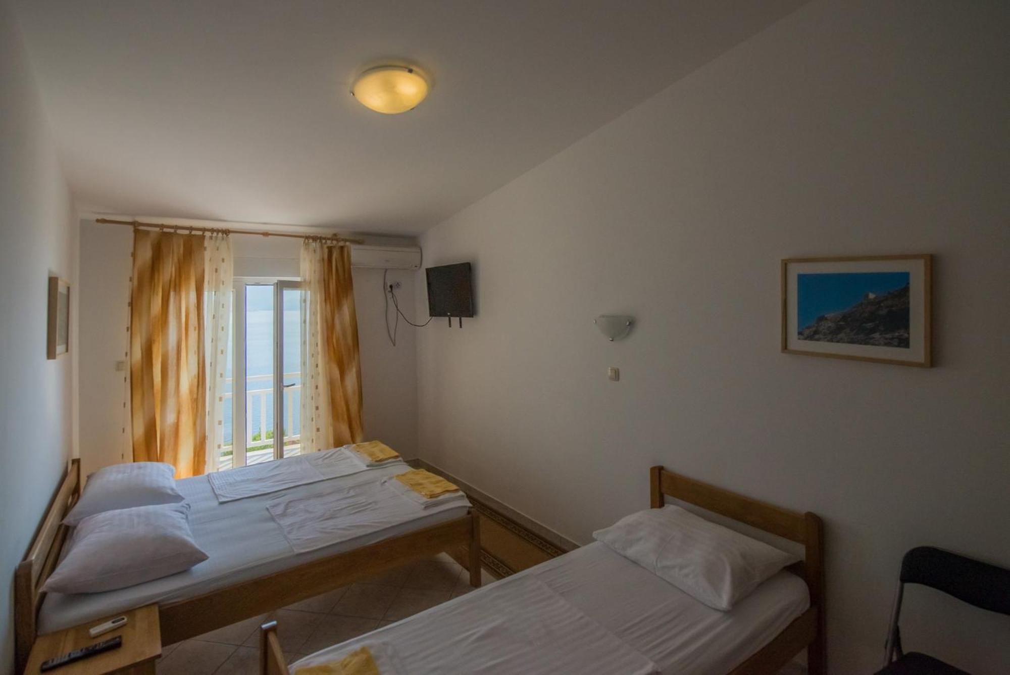 Bed And Breakfast Pero 3 Min Walk To The Beach Lokva Rogoznica Exterior foto