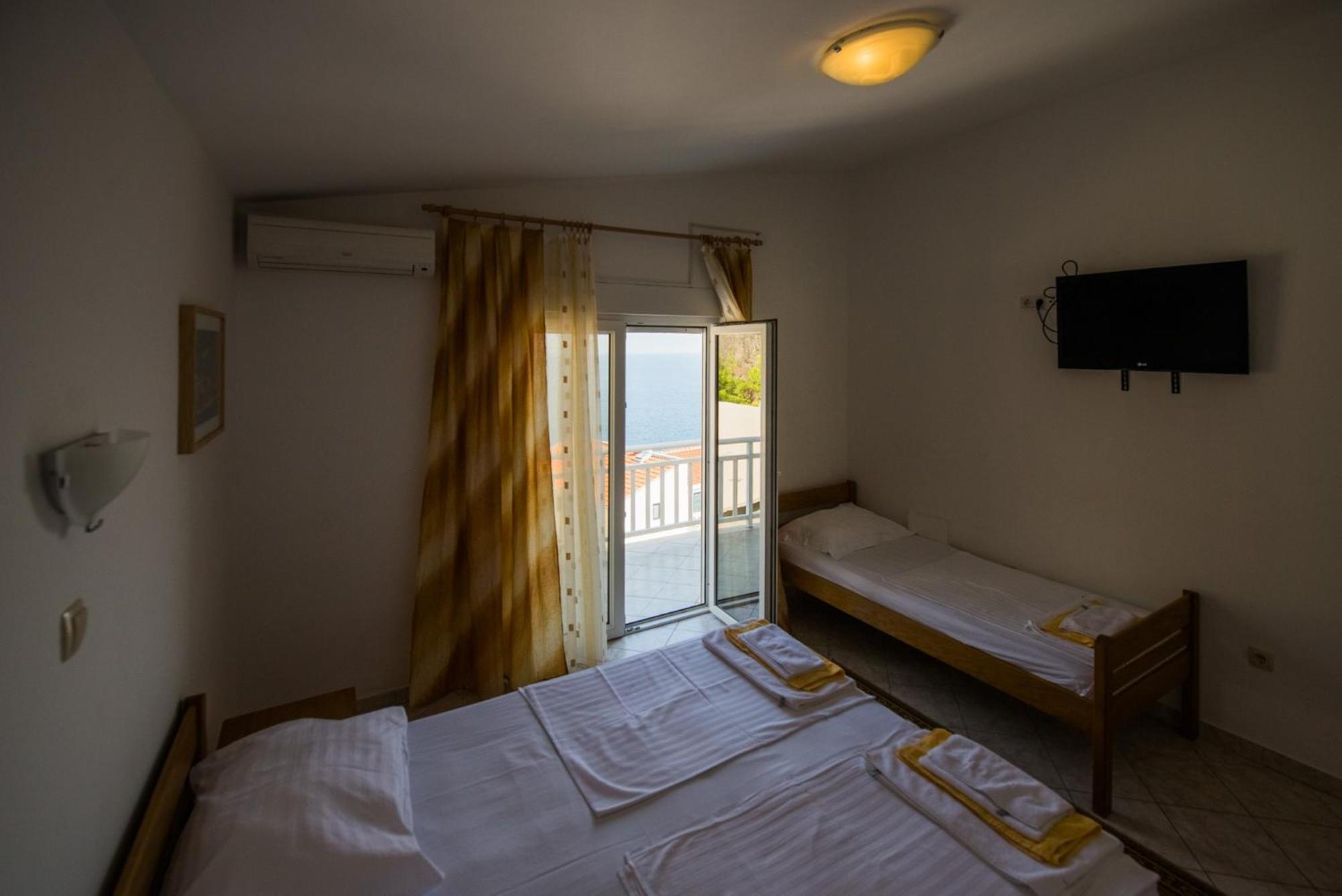 Bed And Breakfast Pero 3 Min Walk To The Beach Lokva Rogoznica Exterior foto