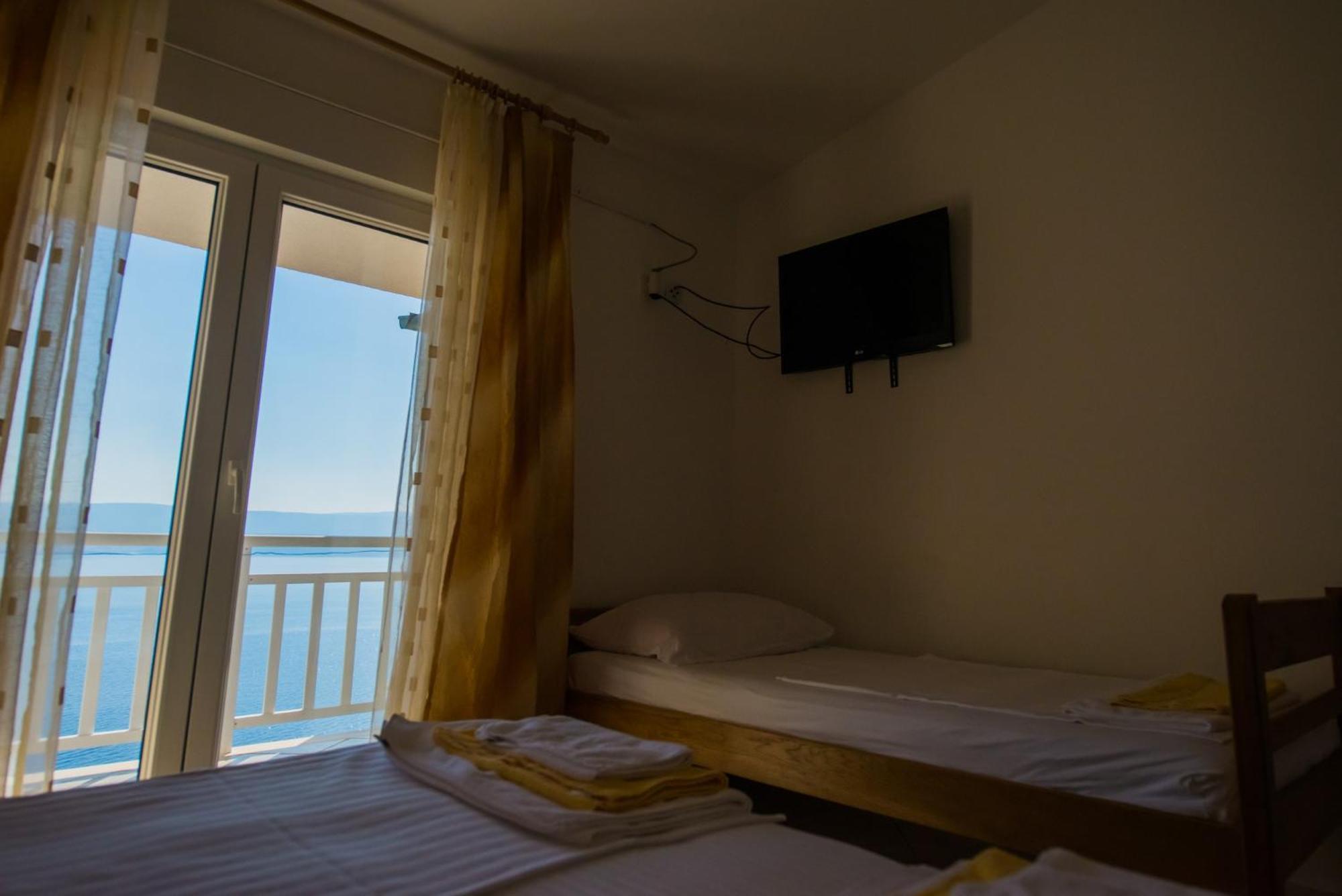 Bed And Breakfast Pero 3 Min Walk To The Beach Lokva Rogoznica Exterior foto