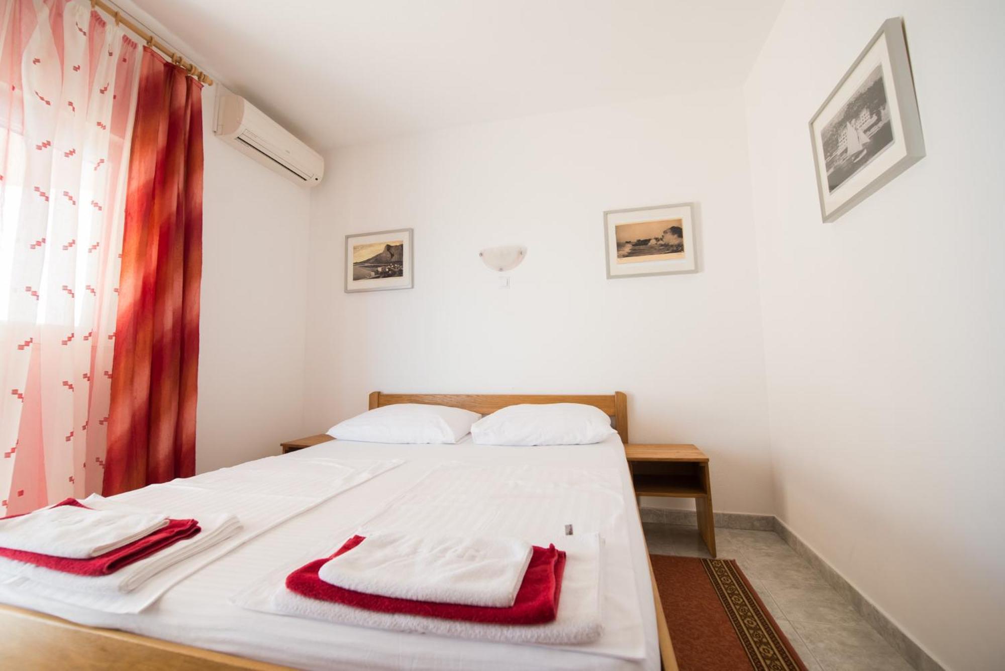 Bed And Breakfast Pero 3 Min Walk To The Beach Lokva Rogoznica Exterior foto