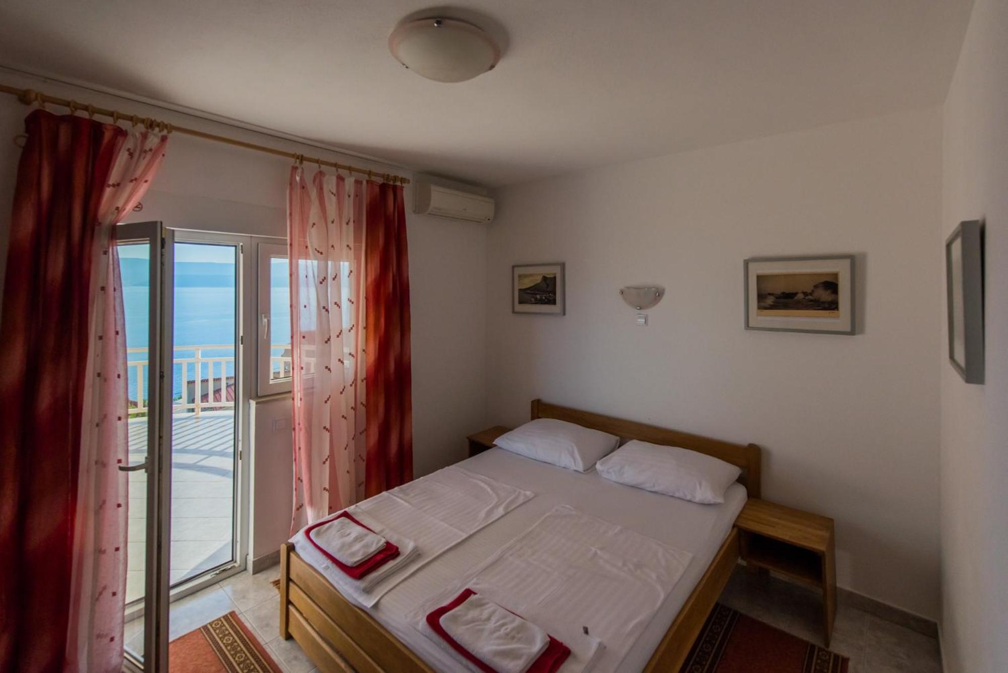 Bed And Breakfast Pero 3 Min Walk To The Beach Lokva Rogoznica Exterior foto