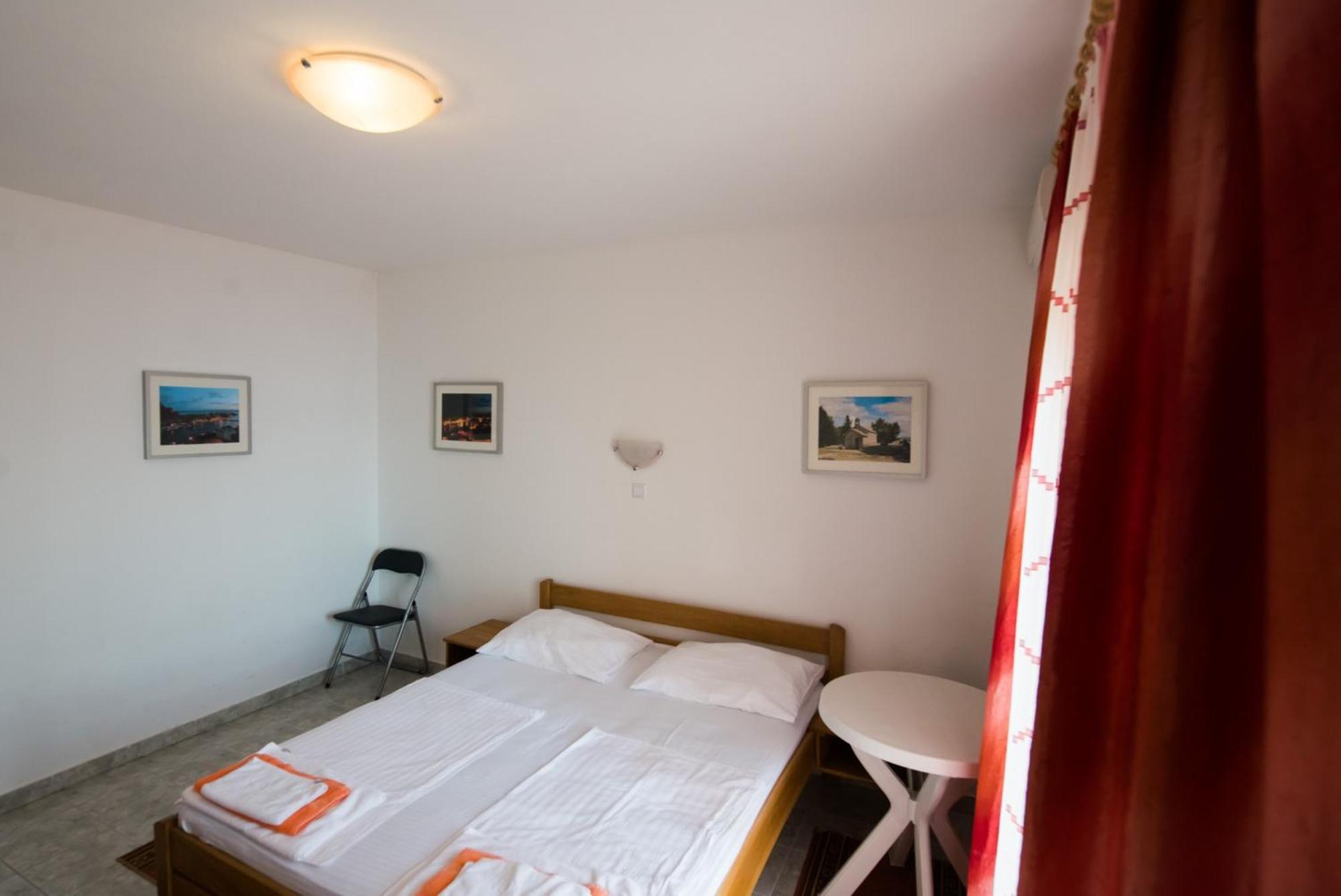 Bed And Breakfast Pero 3 Min Walk To The Beach Lokva Rogoznica Exterior foto