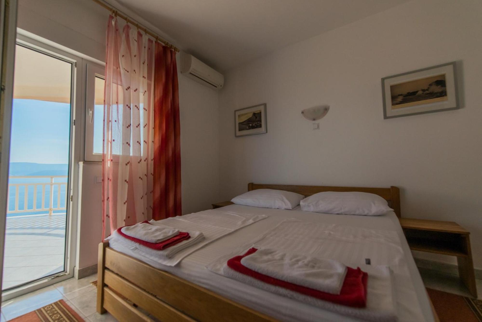Bed And Breakfast Pero 3 Min Walk To The Beach Lokva Rogoznica Exterior foto