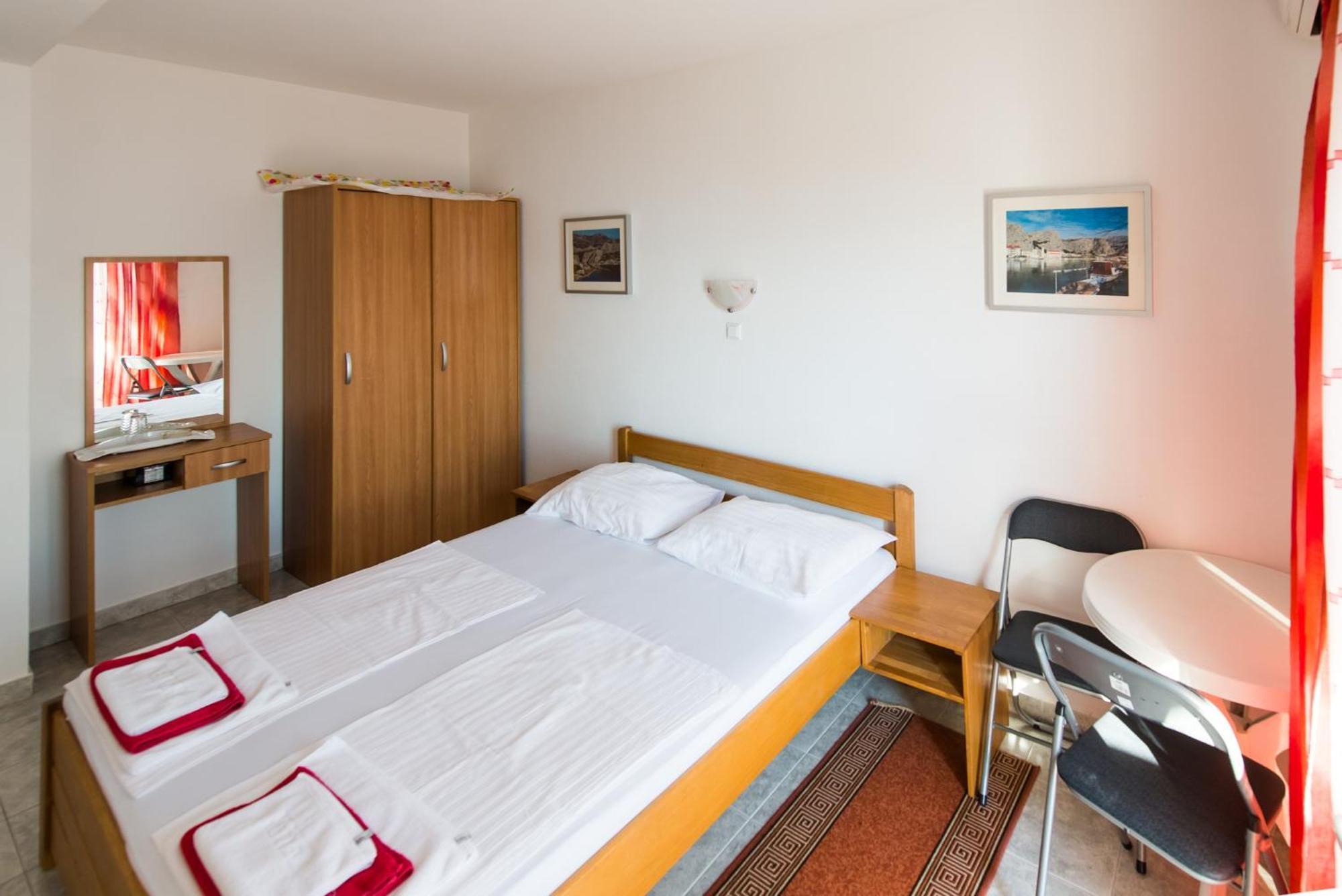 Bed And Breakfast Pero 3 Min Walk To The Beach Lokva Rogoznica Exterior foto