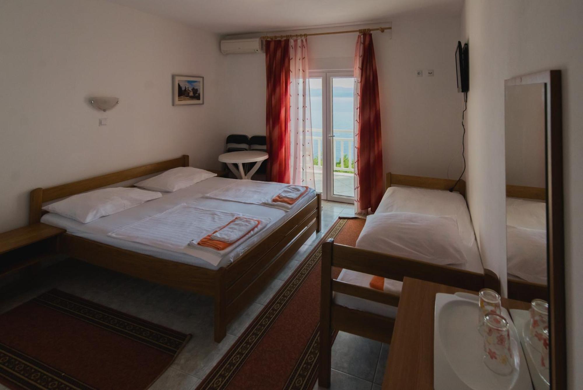 Bed And Breakfast Pero 3 Min Walk To The Beach Lokva Rogoznica Exterior foto